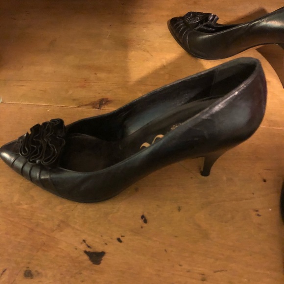 Vintage Leather Pumps - Picture 2 of 2